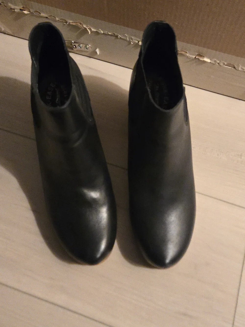 Kork-Ease sleek black